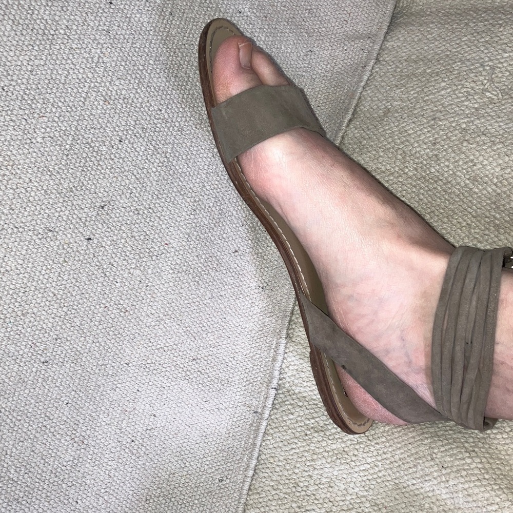 Zara size 39 Taupe / gray Strappy Brazilian leather Sandals